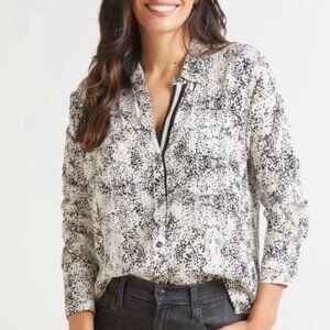 Allison Joy EVEREVE Korey Snake Button Down Blouse -- Size Medium